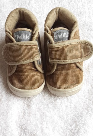 BOTITAS POLLITO DE CORDEROY  Nº 18  $ 50
